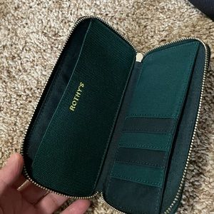 Rothy’s wallet
